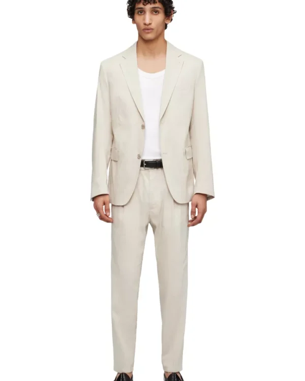 "Drykorn herenpak beige linnen vooraanzicht – model met colbert en pantalon"