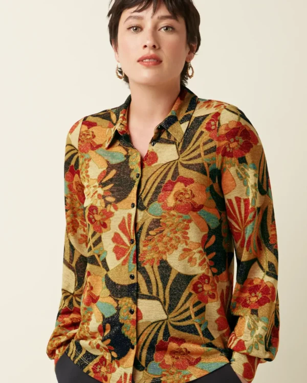 King Louie maisie blouse dazz met bloemenprint in warme herfsttinten – voorkant gedragen door model