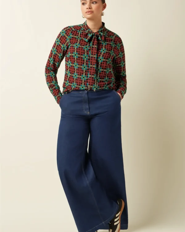 Vooraanzicht King Louie Delia Blouse Duna Black met retro ruitdessin en strikdetail