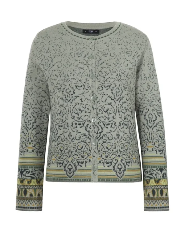 IVKO vest Ornament Pattern Light Sage – zachtgroen jacquardvest met elegante ornamentprint en contrasterende manchetten, Sjosz Mode Zutphen