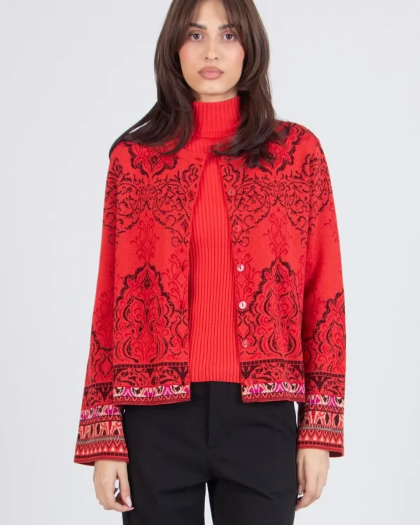 IVKO cardigan Ornament Pattern Coral Red – gebreid vest met oriëntaals motief in rood en zwart, Sjosz Mode Zutphen