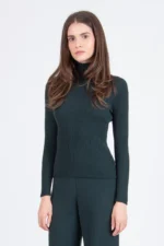 Ivko coltrui met ribstructuur in diepe groentint – voorkant, Sjosz Mode Zutphen
