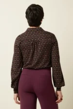 King Louie Blouse Carina Jangle black – achterkant met subtiele print en ballonmouwen, Sjosz Mode Zutphen