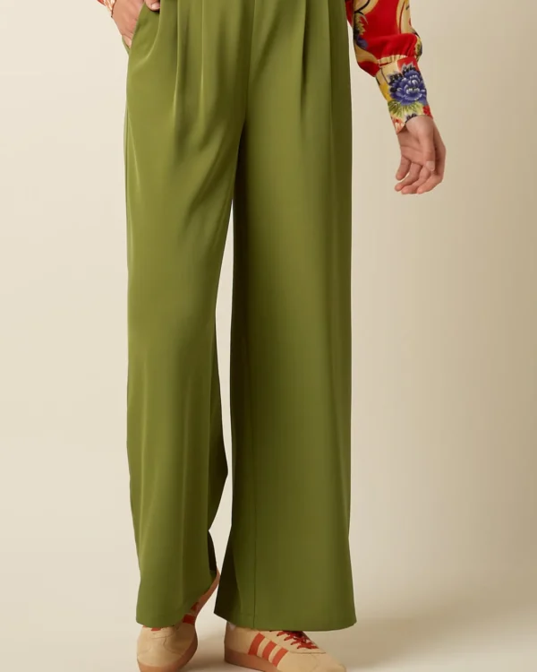 King Louie Irma Pants Fanna in woodbine green – voorkant, Sjosz Mode Zutphen