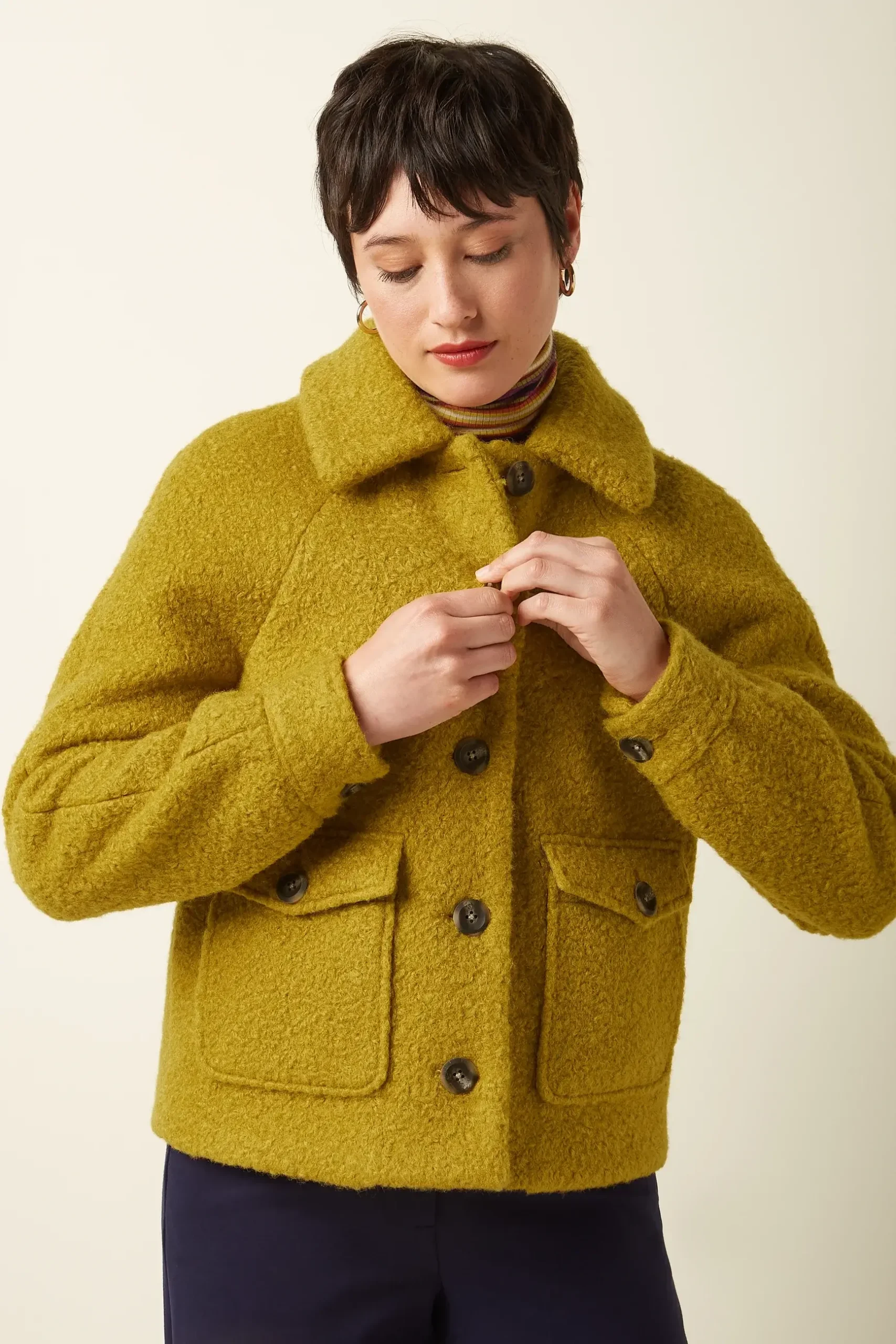 king louie jas oker (1) King Louie Sylvie Jacket in curry yellow – voorkant, Sjosz Mode Zutphen