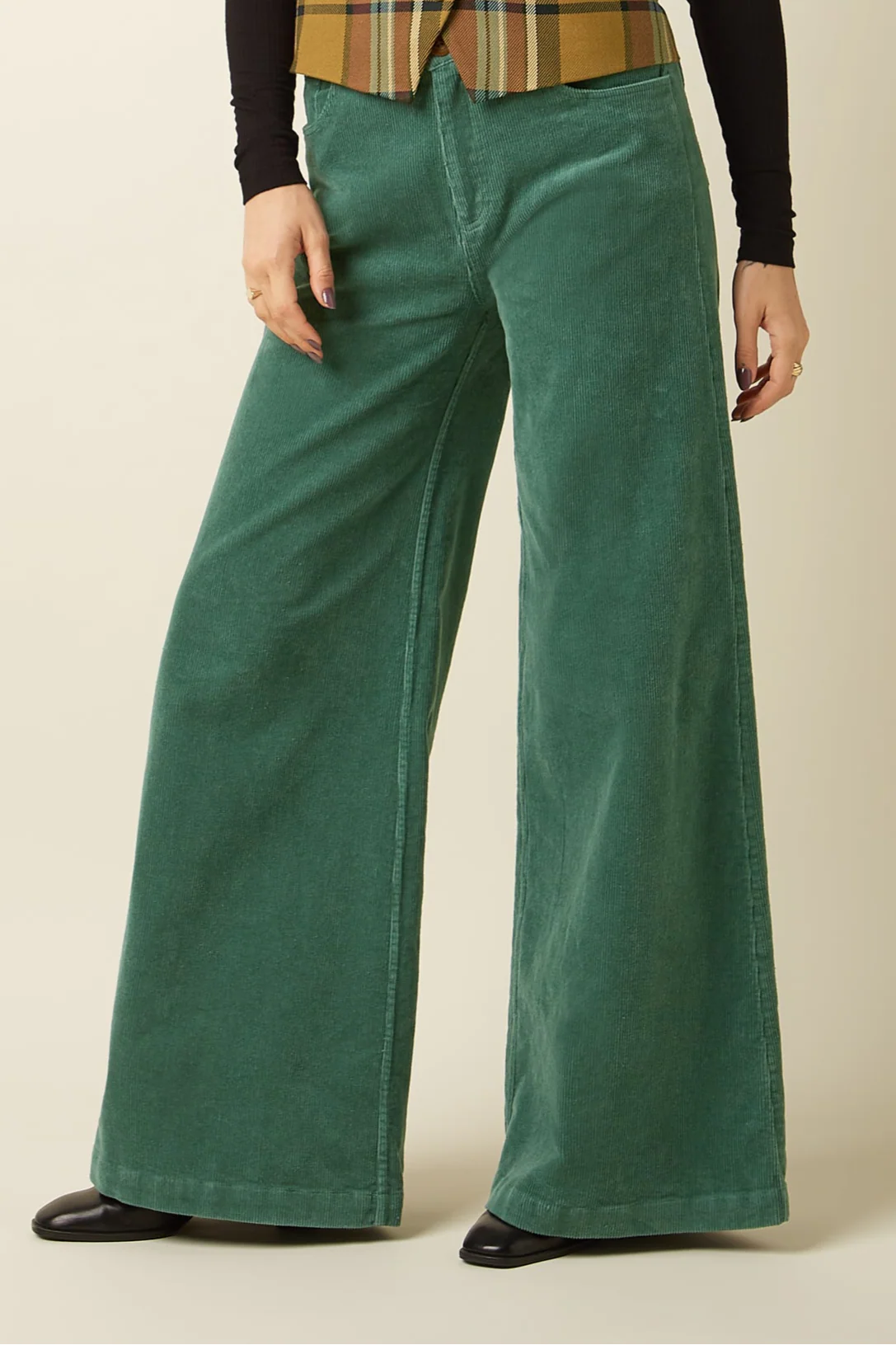 king louie peppa cord a King Louie Peppa Pants van corduroy in matcha green – voorkant, Sjosz Mode Zutphen