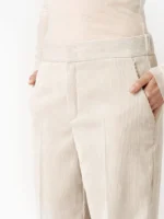 Detail van Rosner Avant damesbroek in zacht ribfluweel – comfortabele pasvorm en luxe uitstraling