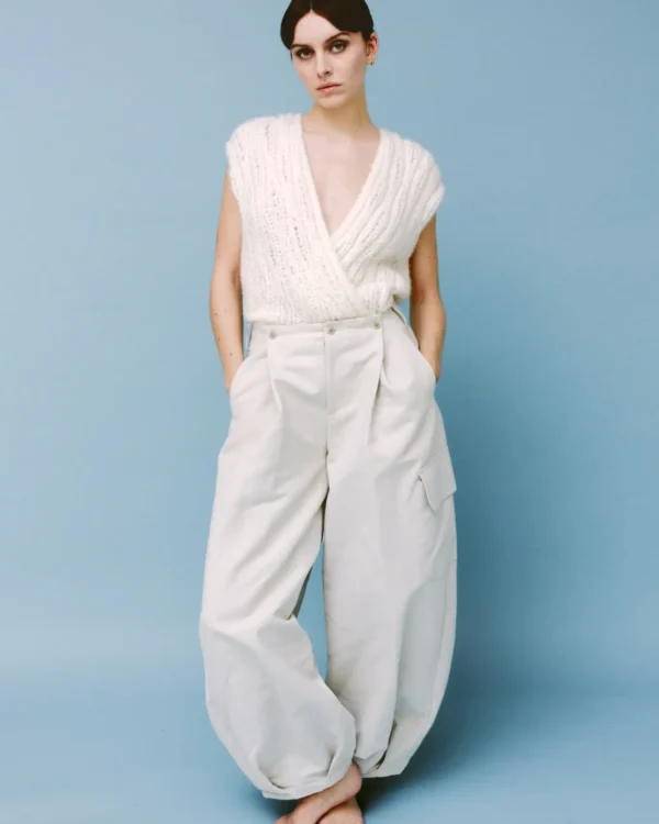 Inti Knitwear mouwloze knit in ecru alpaca wol, tijdloos en comfortabel