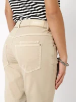 Rosner Masha Girlfriend damesbroek beige, achteraanzicht met rechte pijp