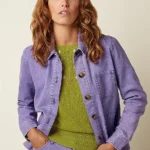 King Louie Ellen denim jacket in lila gedragen door model