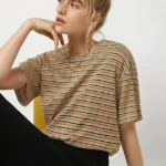 King Louie T-shirt Mistral met fijne strepen in groen en roze, gedragen door model