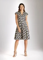 Fox’s jurk Dyvia met bladprint, V-hals en uitlopende rok tot op de knie