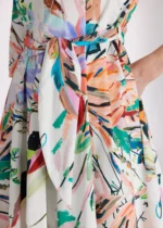 Detail van Fox’s jurk Dexxy met kleurrijke print, strikceintuur en zijzak