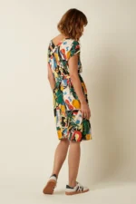 Achterkant van King Louie Manon Tropez jurk met tropische print