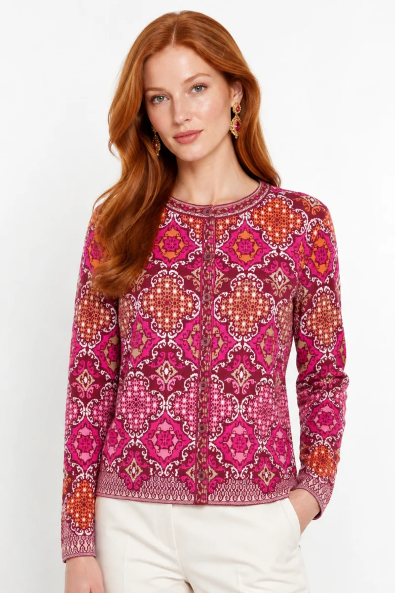 Ivko Cardigan cherry Azulejo Pattern dames gedragen