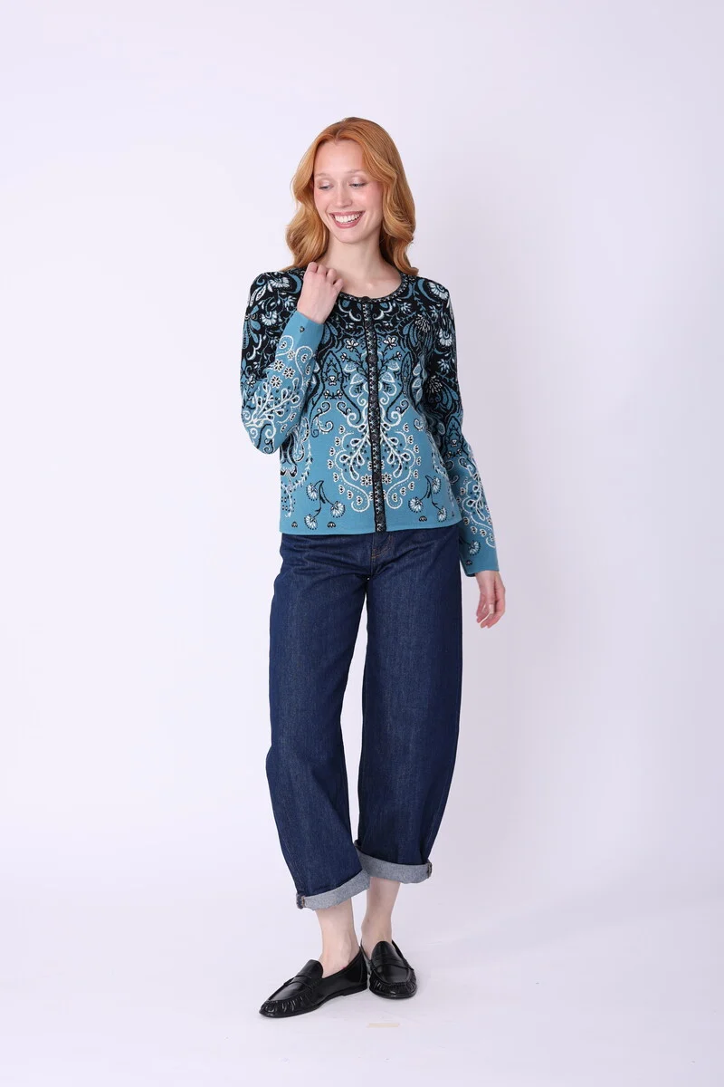 ivko cardigan blauw petal sctript a Ivko Cardigan Petal Script - Afbeelding 1