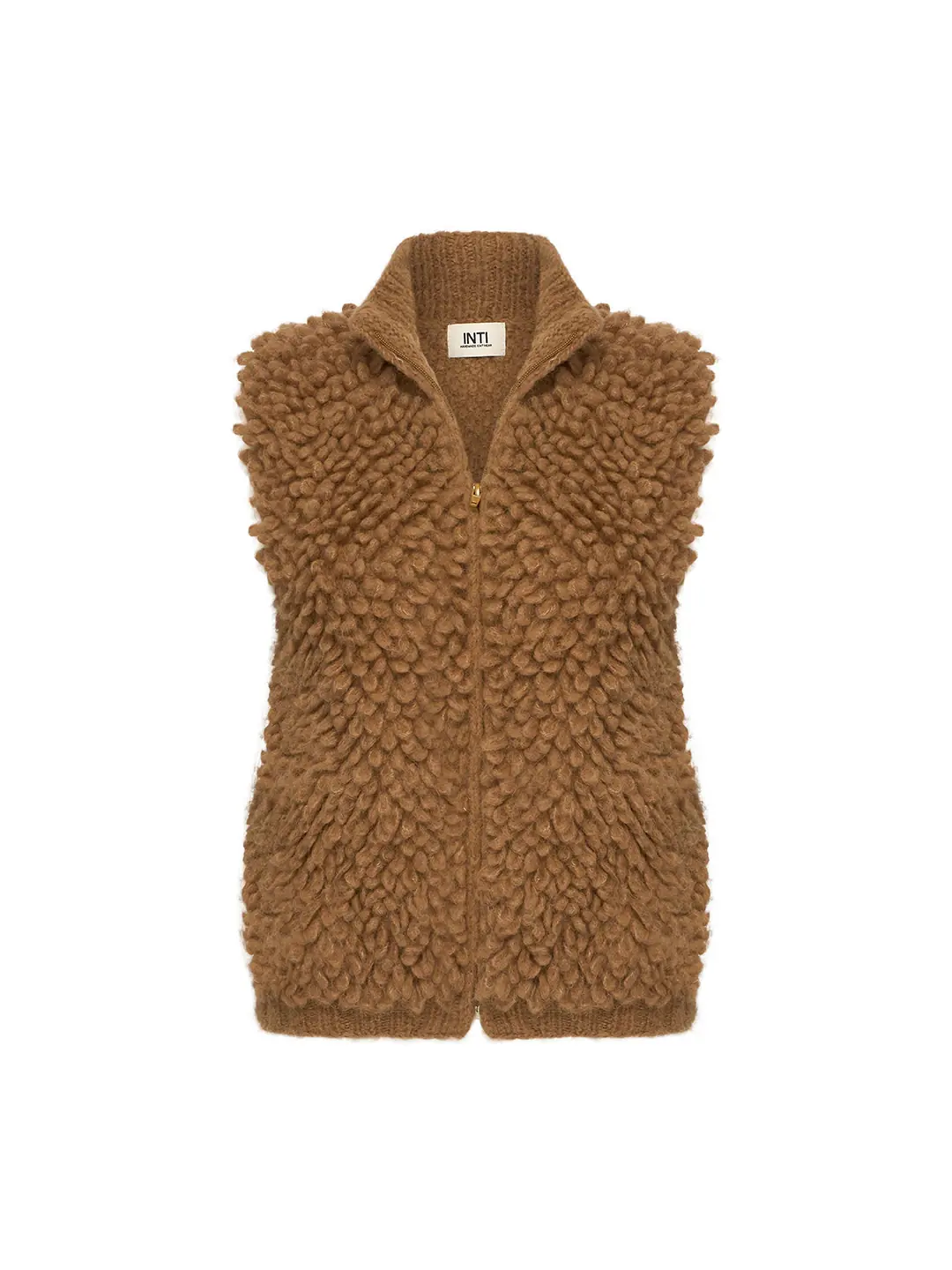 inti-knitwear-gilet-oso Camelbruin Inti Knitwear gilet Oso van baby alpacawol met ritssluiting en lusstructuur.